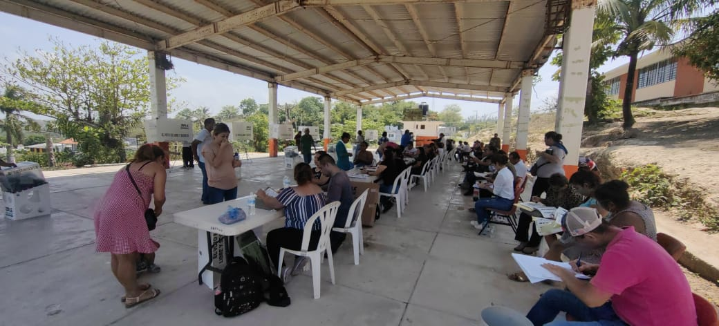 Con retrasos y falta de funcionarios arrancó jornada electoral en Tuxpan Con retrasos y falta de funcionarios arrancó jornada electoral en Tuxpan