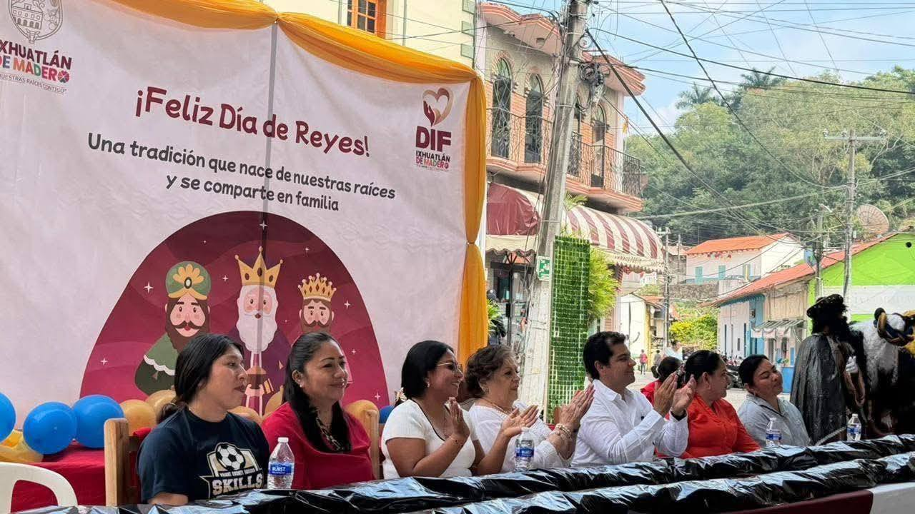 FESTEJAN DÍA DE REYES A NIÑEZ DE #IXHUATLAN DE MADERO FESTEJAN DÍA DE REYES A NIÑEZ DE #IXHUATLAN DE MADERO