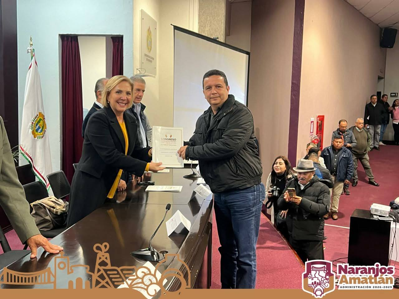 PRESIDENTE DE NARANJOS AMATLÁN, PRESENTE EN CAPACITACIÓN Y ENTREGA DE LEY DE INGRESOS.