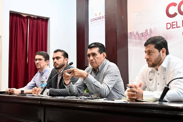 Atiende diputado Esteban Bautista a representantes sindicales