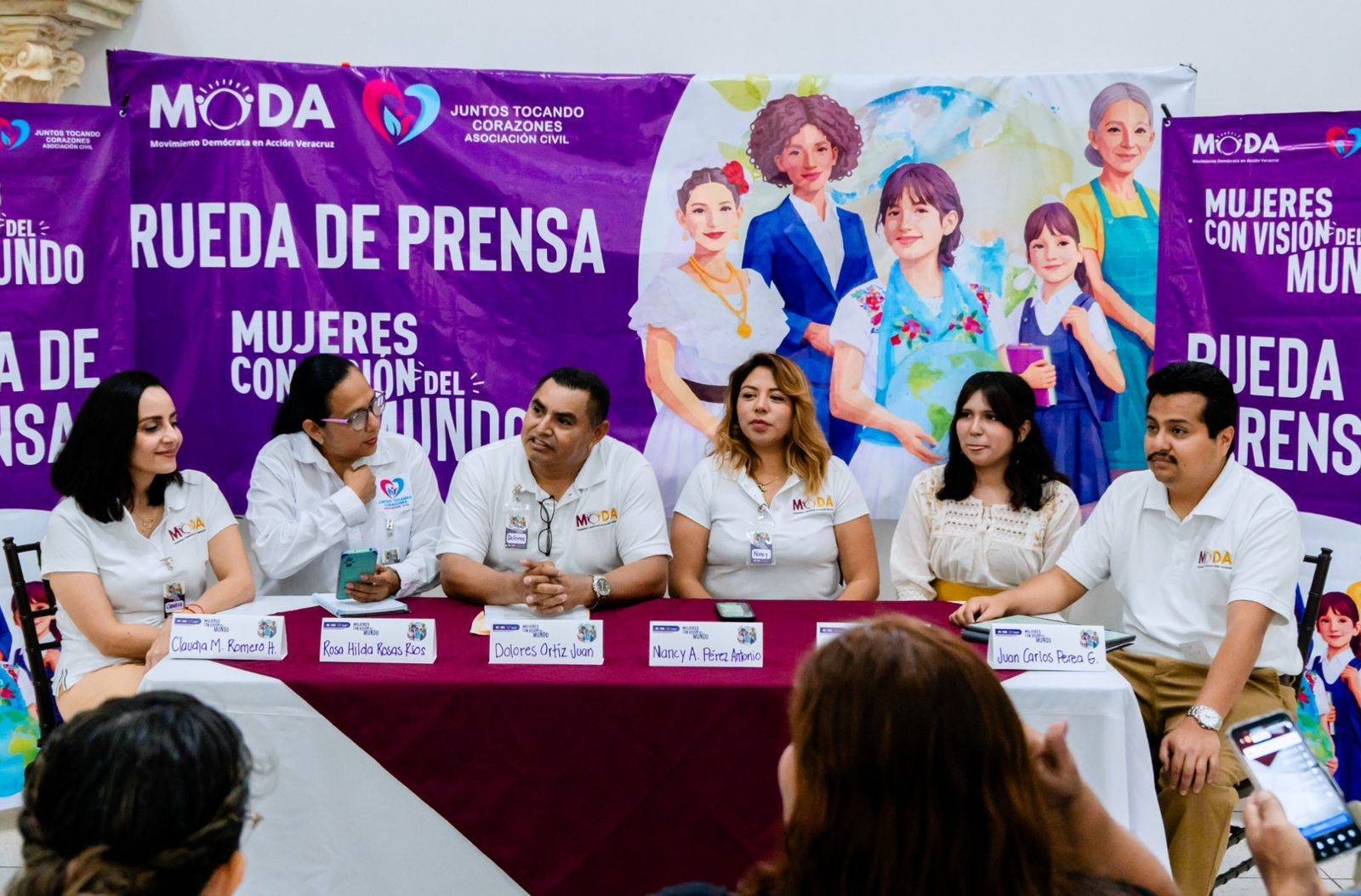 MODA Veracruz y Juntos Tocando Corazones presentan el Foro “Mujeres con Visión del Mundo”, en compañía de la C. Angela Elena Olazarán Laureano MODA Veracruz y Juntos Tocando Corazones presentan el Foro “Mujeres con Visión del Mundo”, en compañía de la C. Angela Elena Olazarán Laureano
